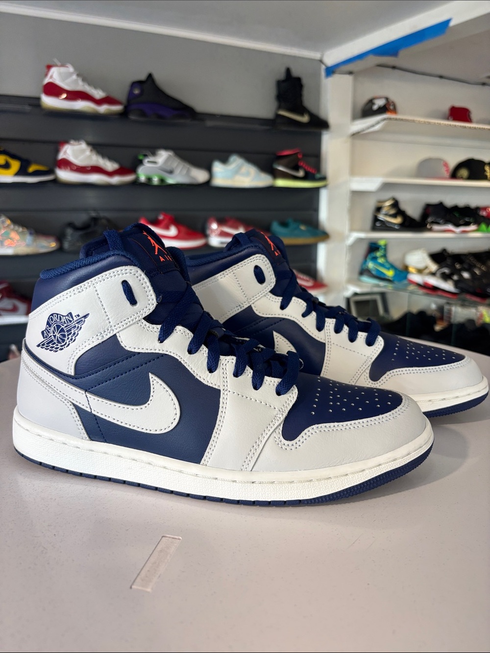 Air Jordan 1 Mid Men’s Size 9